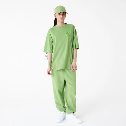 The Male model is wearing New York Yankees League Essential Green Oversized T-Shirt 6