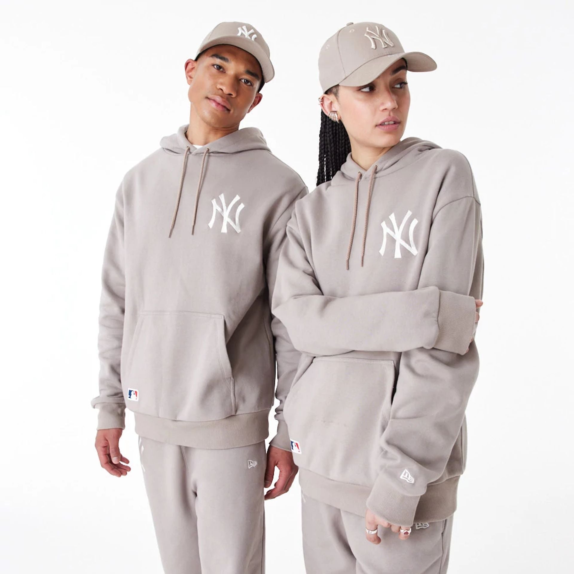 The Male model is wearing New York Yankees League Essential Beige Oversized Pullover Hoodie 1