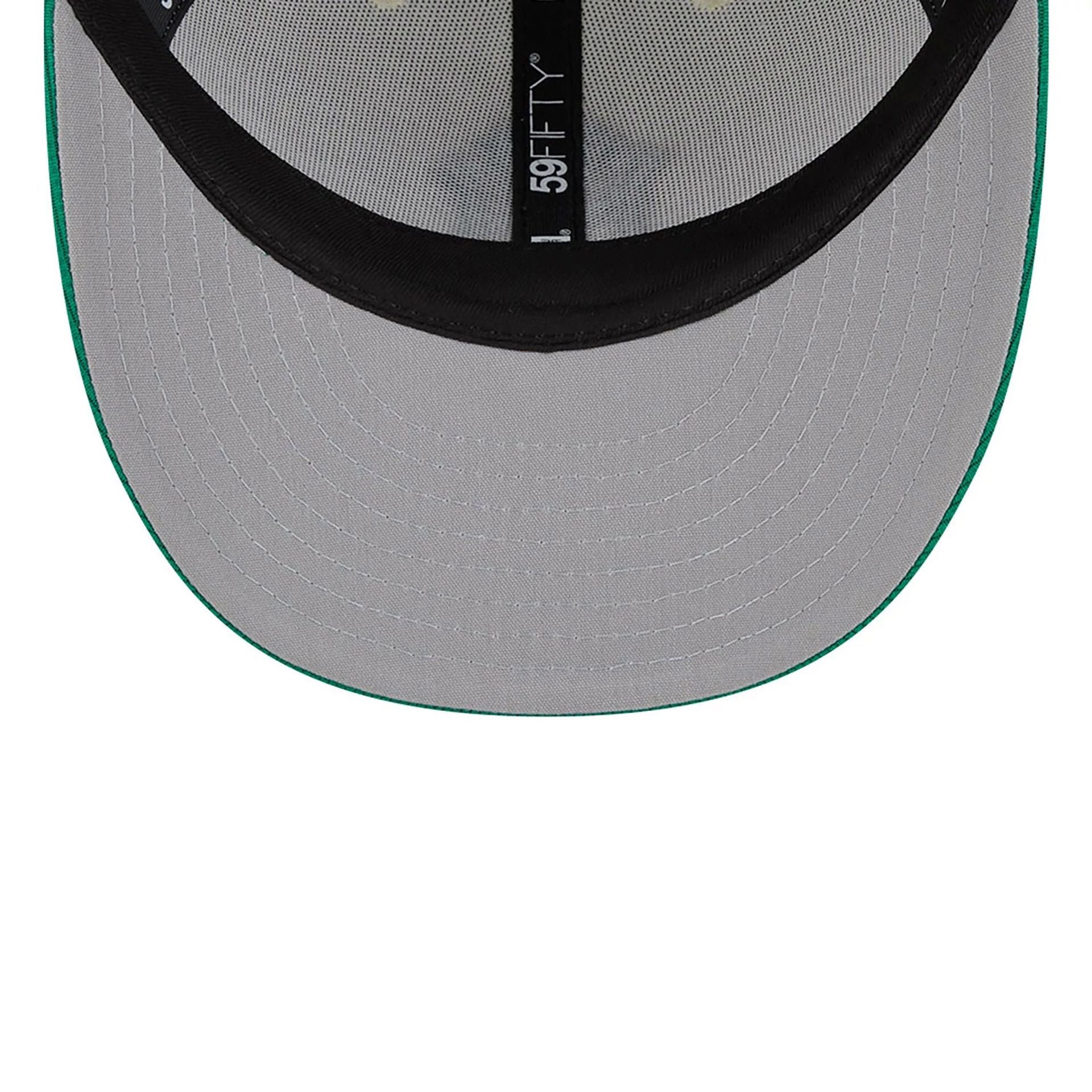 This is a New York Yankees St. Patrick's Day Green Low Profile 59FIFTY Fitted Cap 2