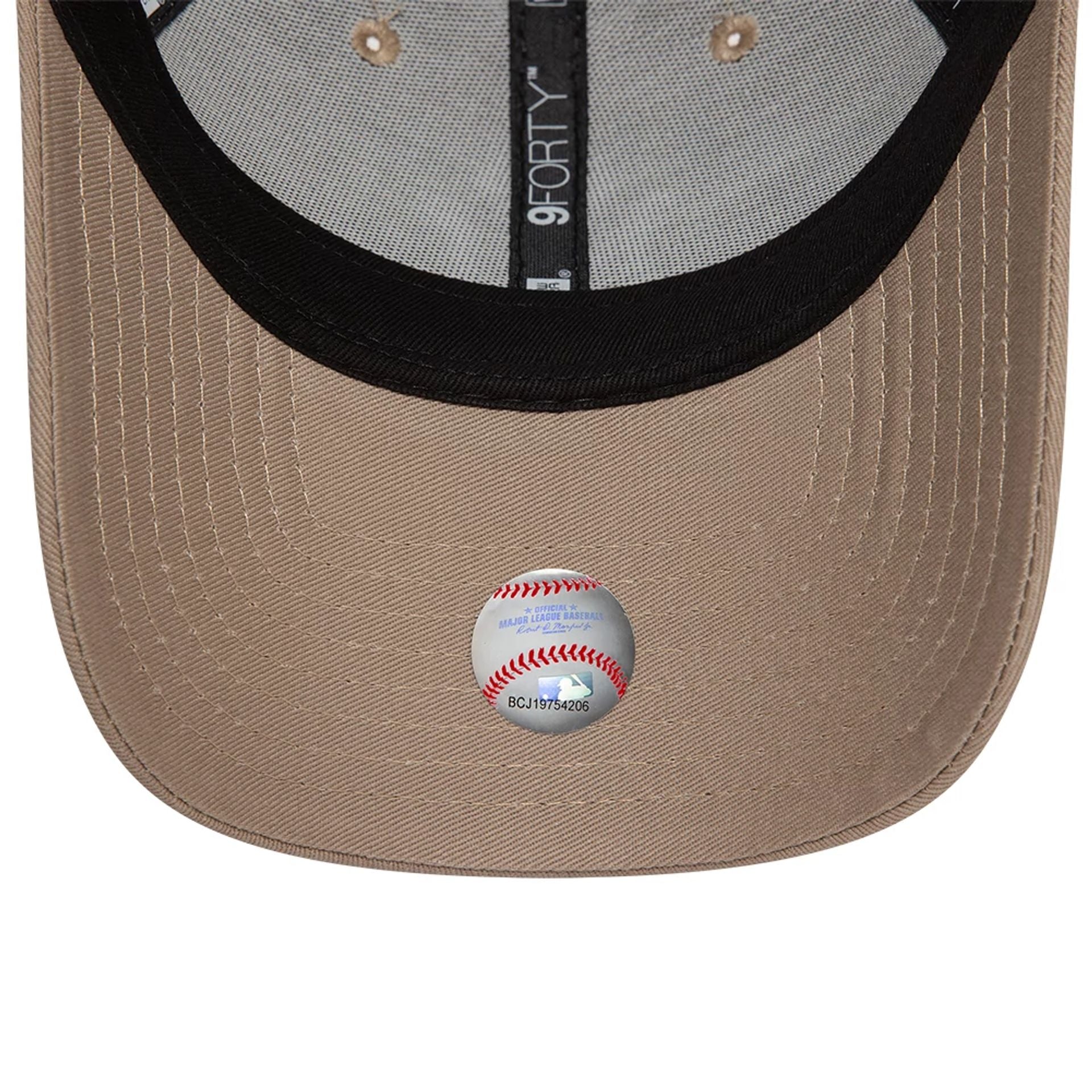 This is a New York Yankees League Essential Pastel Brown 9FORTY Adjustable Cap 2