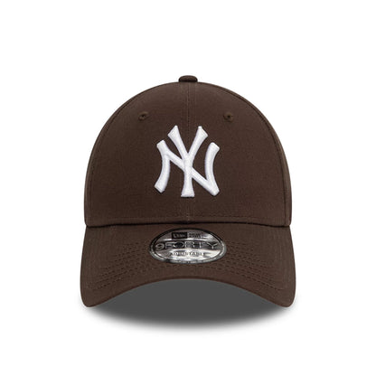 This is a New York Yankees League Essential Dark Brown 9FORTY Adjustable Cap 2