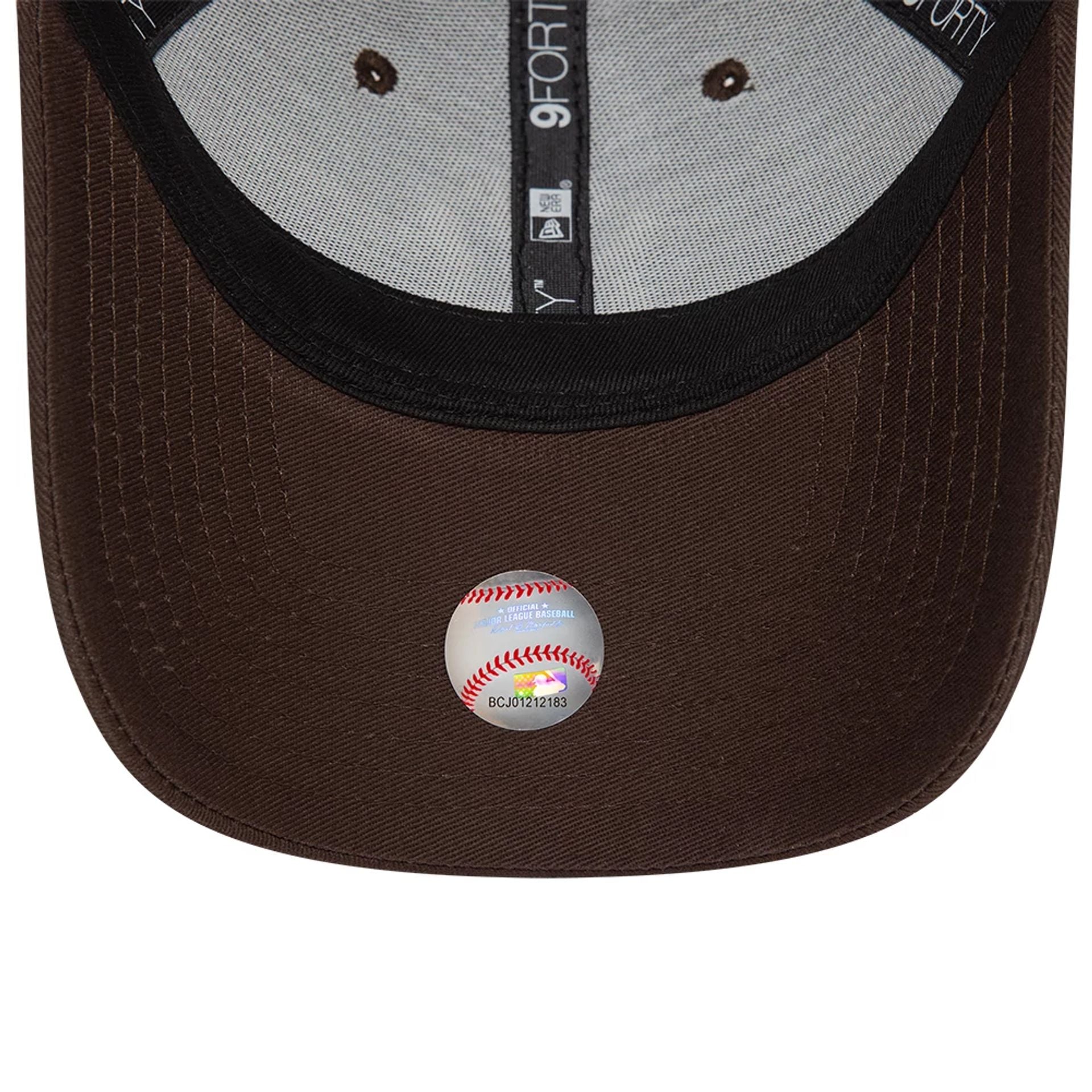 This is a New York Yankees League Essential Dark Brown 9FORTY Adjustable Cap 4