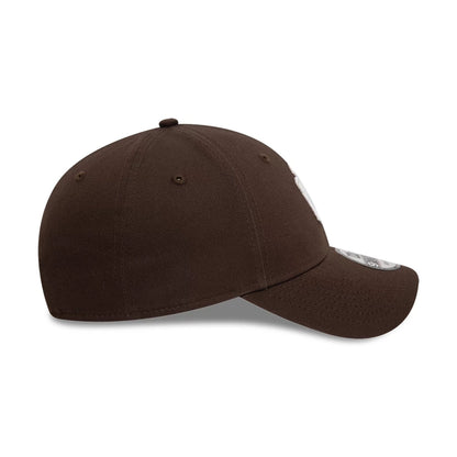 This is a New York Yankees League Essential Dark Brown 9FORTY Adjustable Cap 6