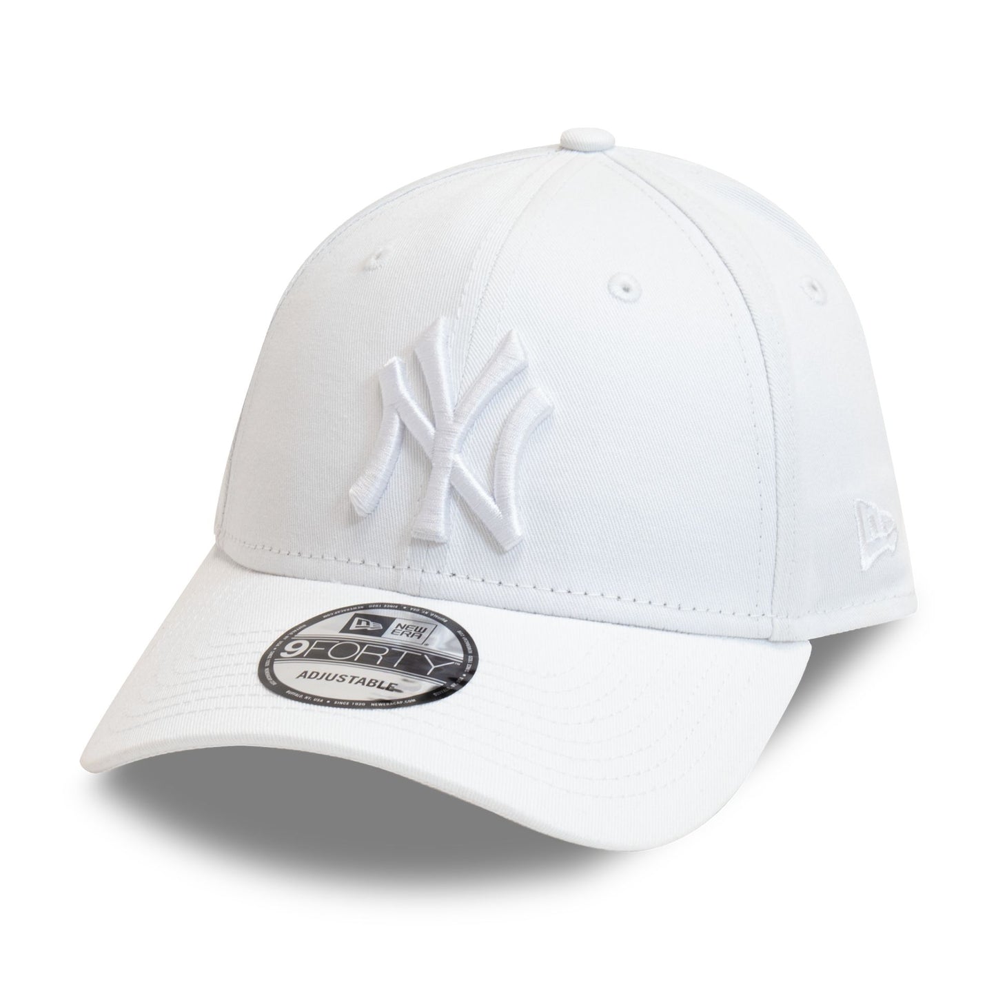 This is a New York Yankees League Essential White 9FORTY Adjustable Cap 1