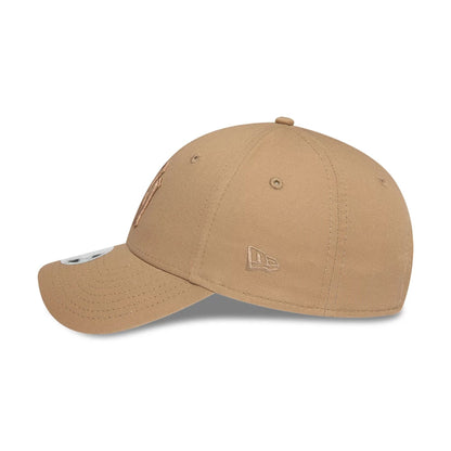 This is a New York Yankees Womens League Essential Light Beige 9FORTY Adjustable Cap 4