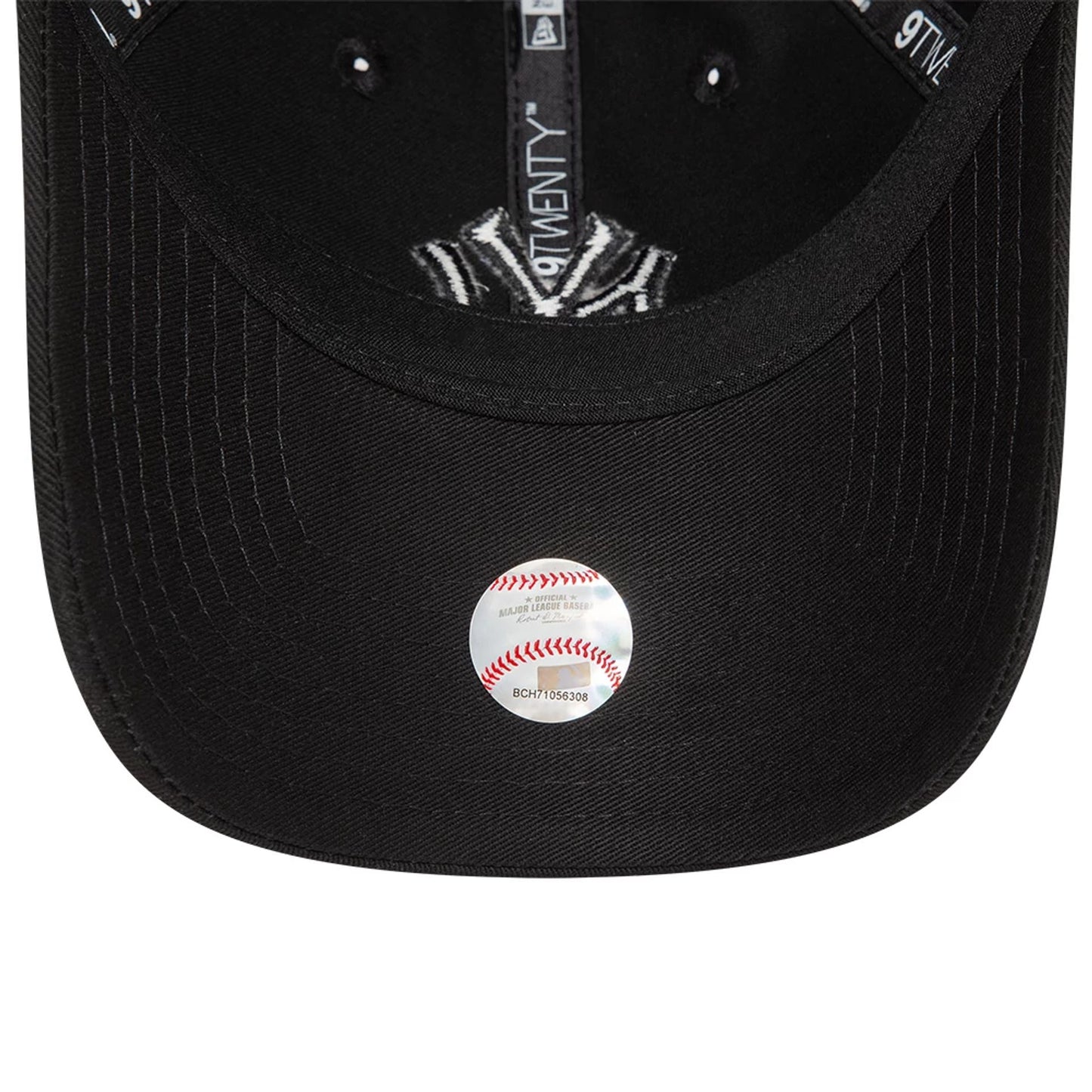 This is a New York Yankees League Essential Black On Black 9TWENTY Adjustable Cap 2