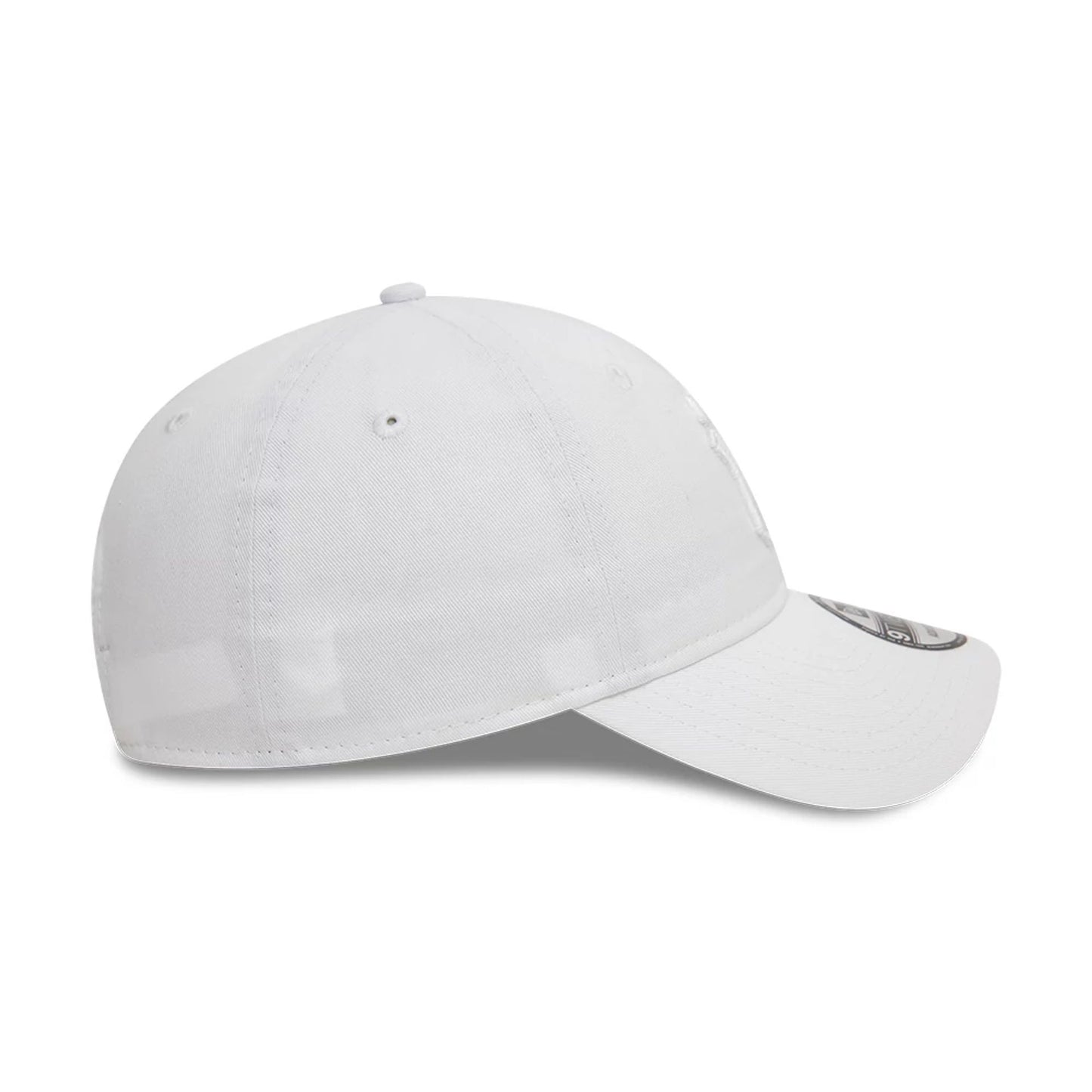 This is a New York Yankees League Essential White 9TWENTY Adjustable Cap 7