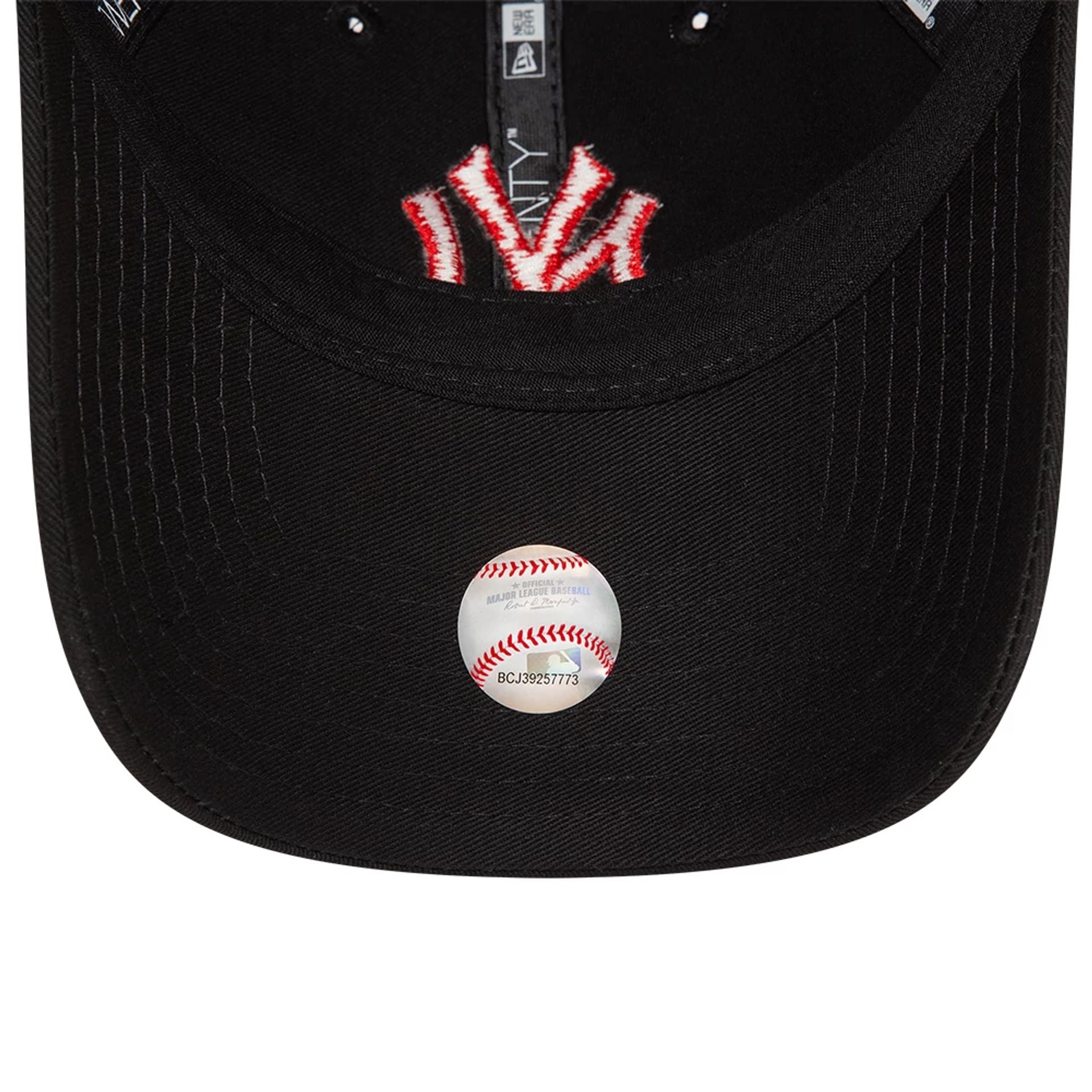 This is a New York Yankees League Essential Black 9TWENTY Adjustable Cap 2