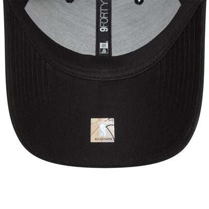 This is a LA Lakers NBA Essential Black 9FORTY Adjustable Cap 2