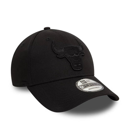 This is a Chicago Bulls NBA Essential Black 9FORTY Adjustable Cap 6