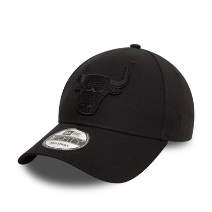 This is a Chicago Bulls NBA Essential Black 9FORTY Adjustable Cap 1