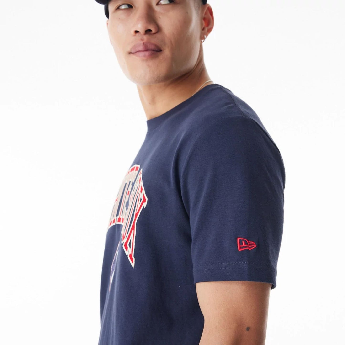 The Male model is wearing Chicago White Sox MLB Batting Practice Navy T-Shirt 5