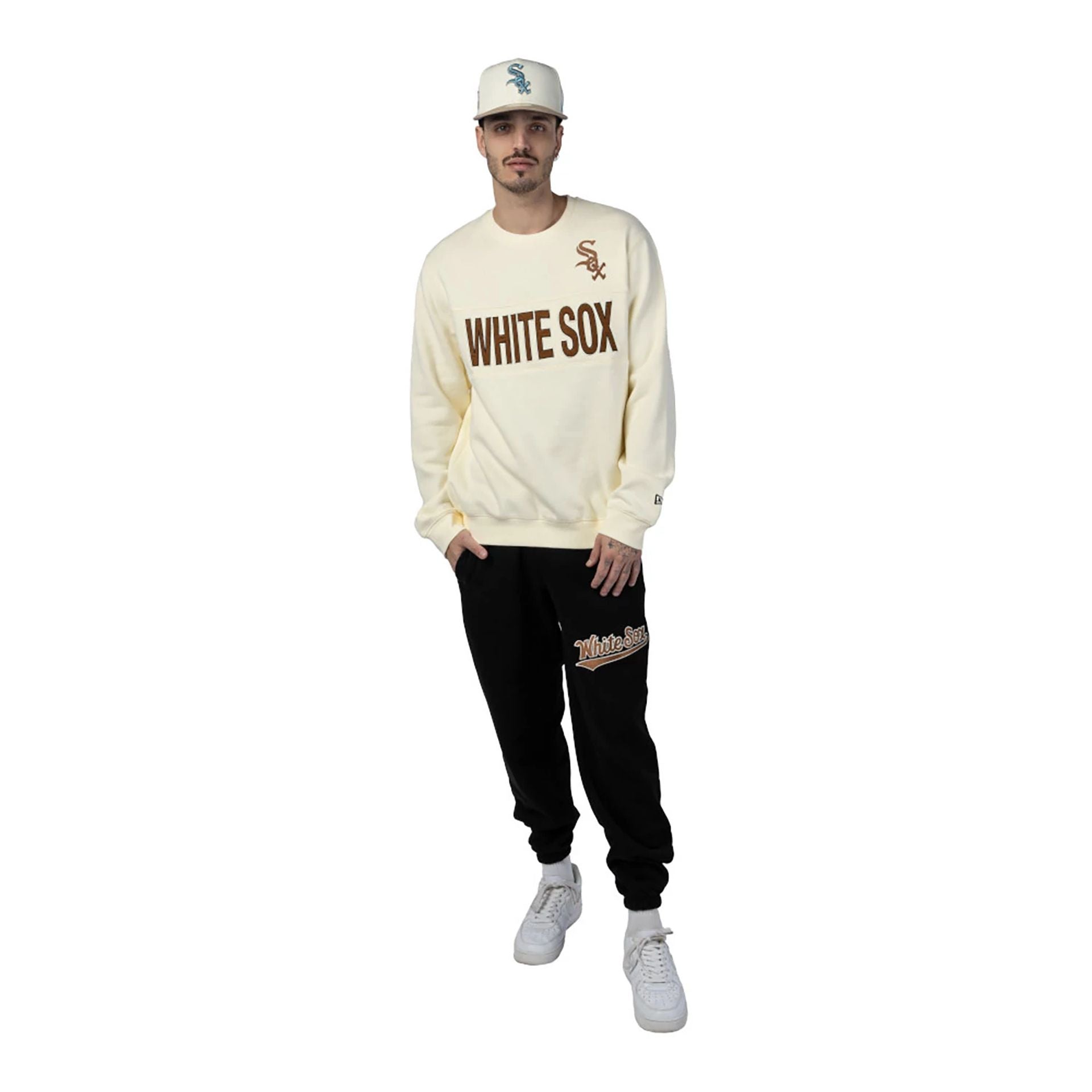 The Male model is wearing Chicago White Sox MLB Cord White Crew Neck Sweatshirt 6