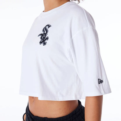 The Female model is wearing Chicago White Sox Womens MLB Lifestyle White Crop T-Shirt 4