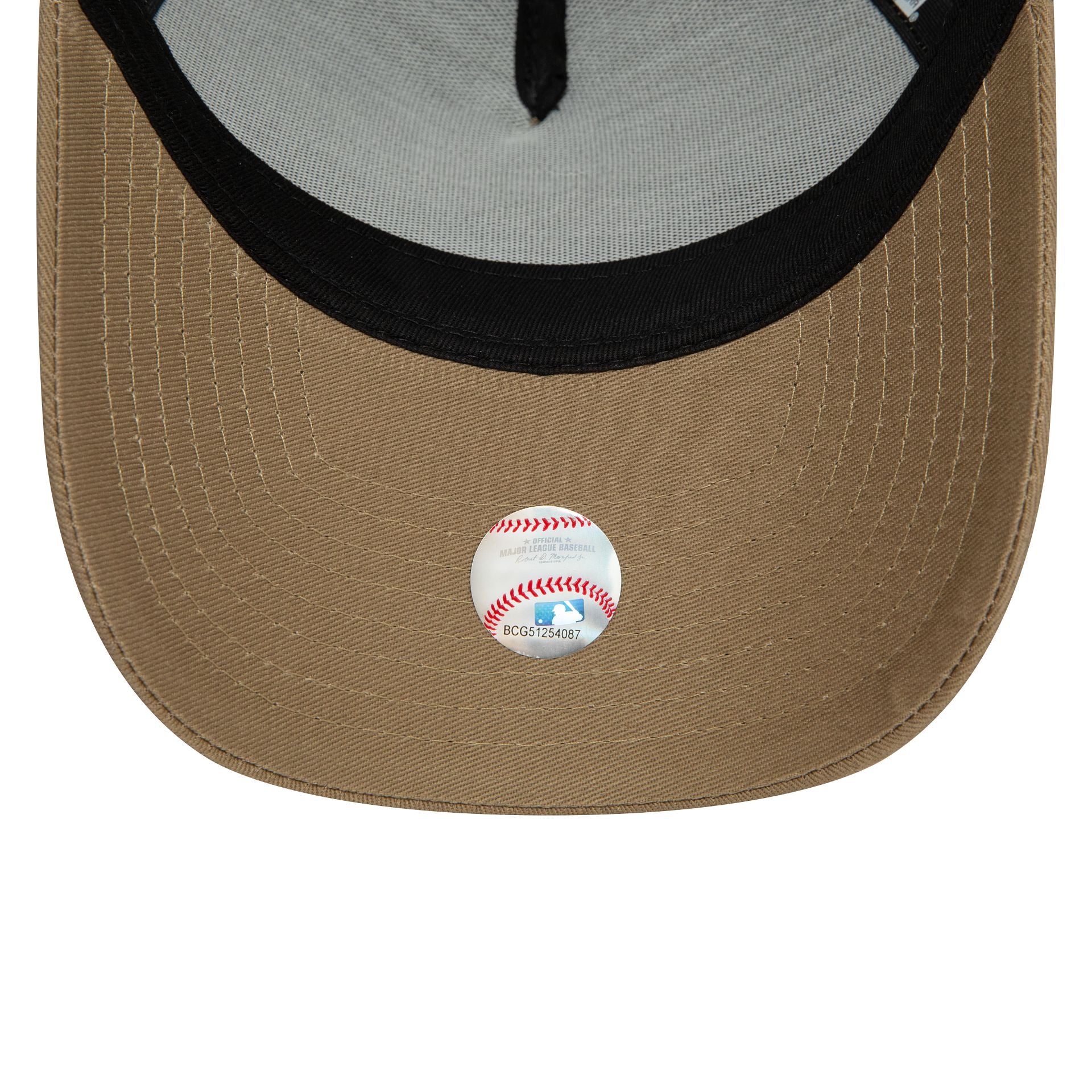 This is a Chicago White Sox Neutral Beige 9FORTY E-Frame Adjustable Cap 2