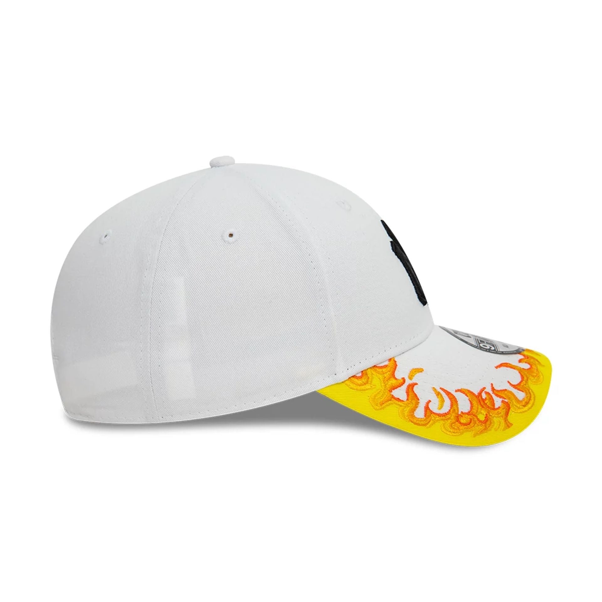 This is a New York Yankees MLB Flame Visor White 9FORTY Adjustable Cap 3