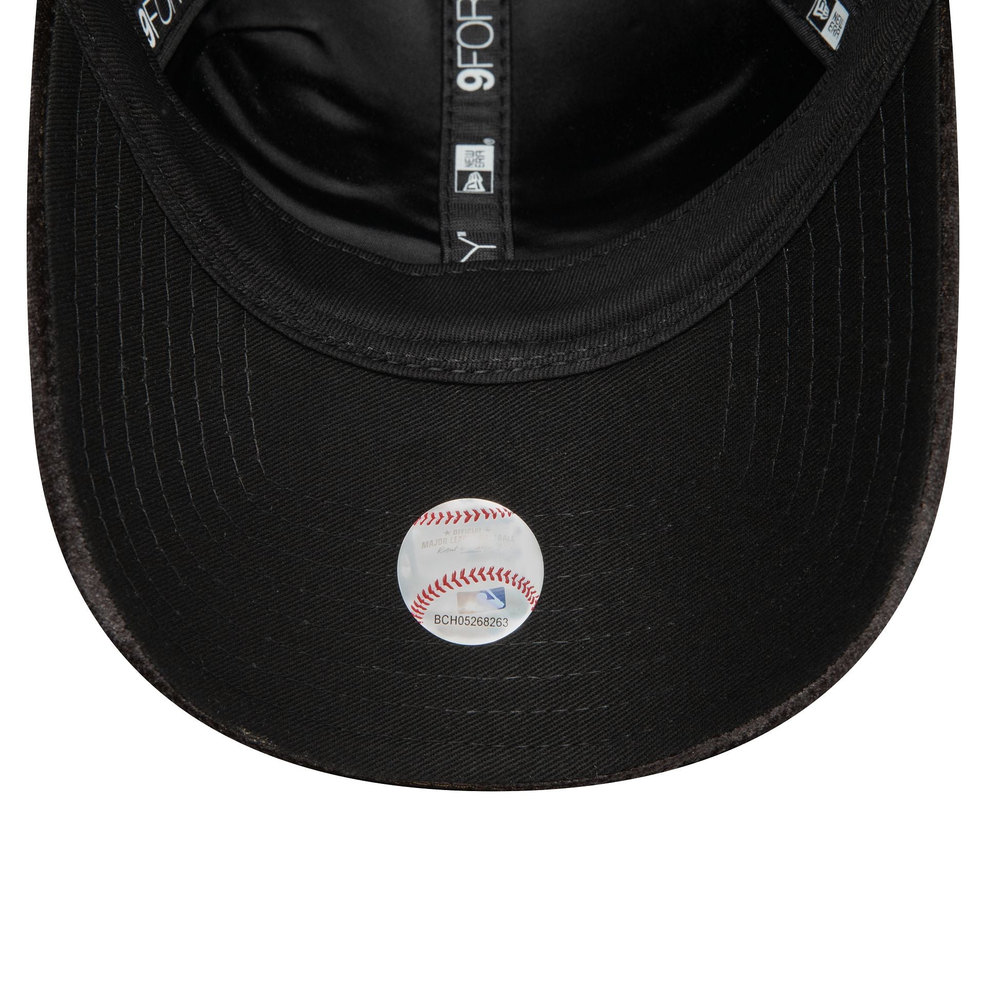 This is a New York Yankees Womens Shimmer Black 9FORTY Adjustable Cap 3