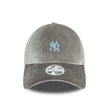 This is a New York Yankees Womens Shimmer Grey 9FORTY Adjustable Cap 2