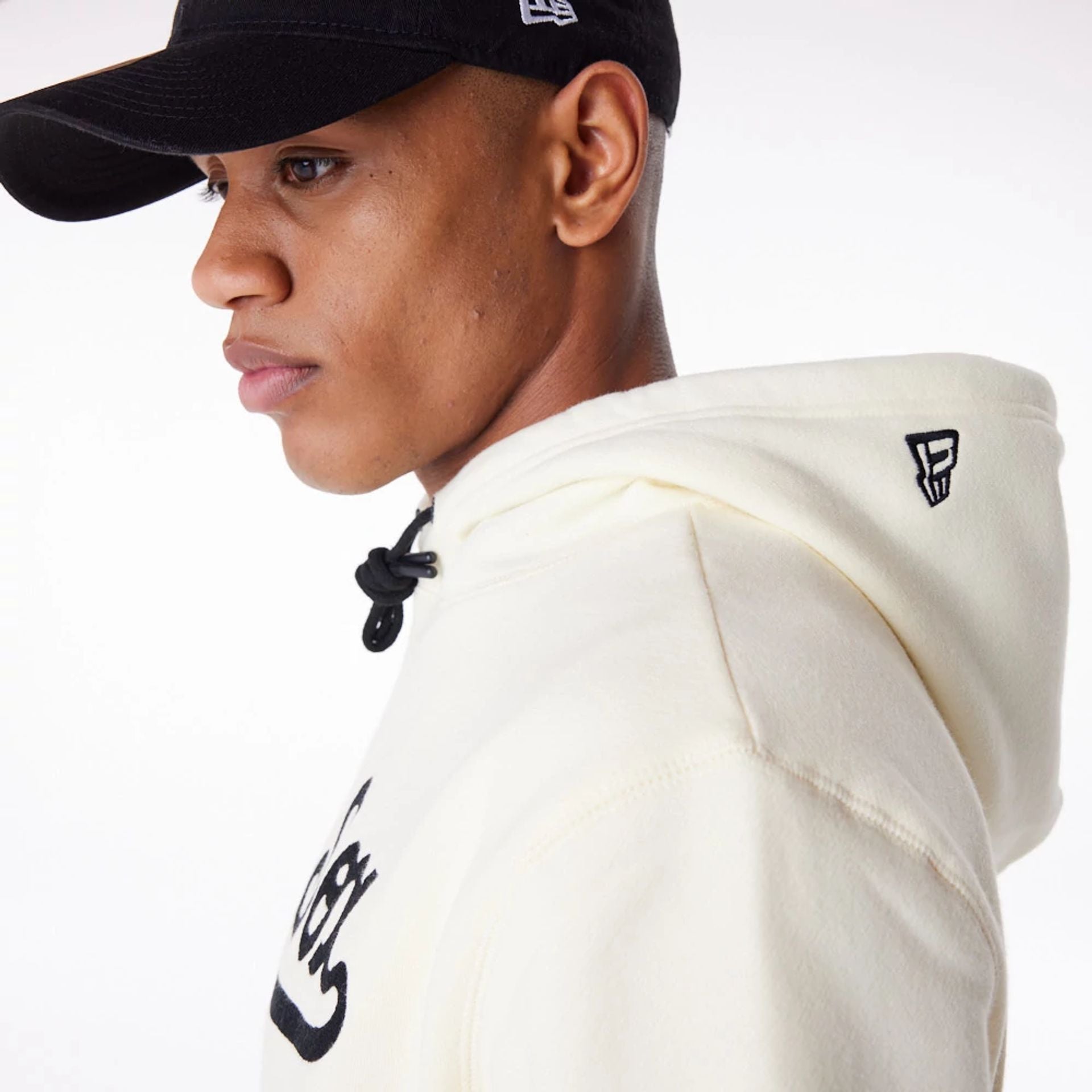 The Male model is wearing Chicago White Sox MLB Chrome White Pullover Hoodie 8