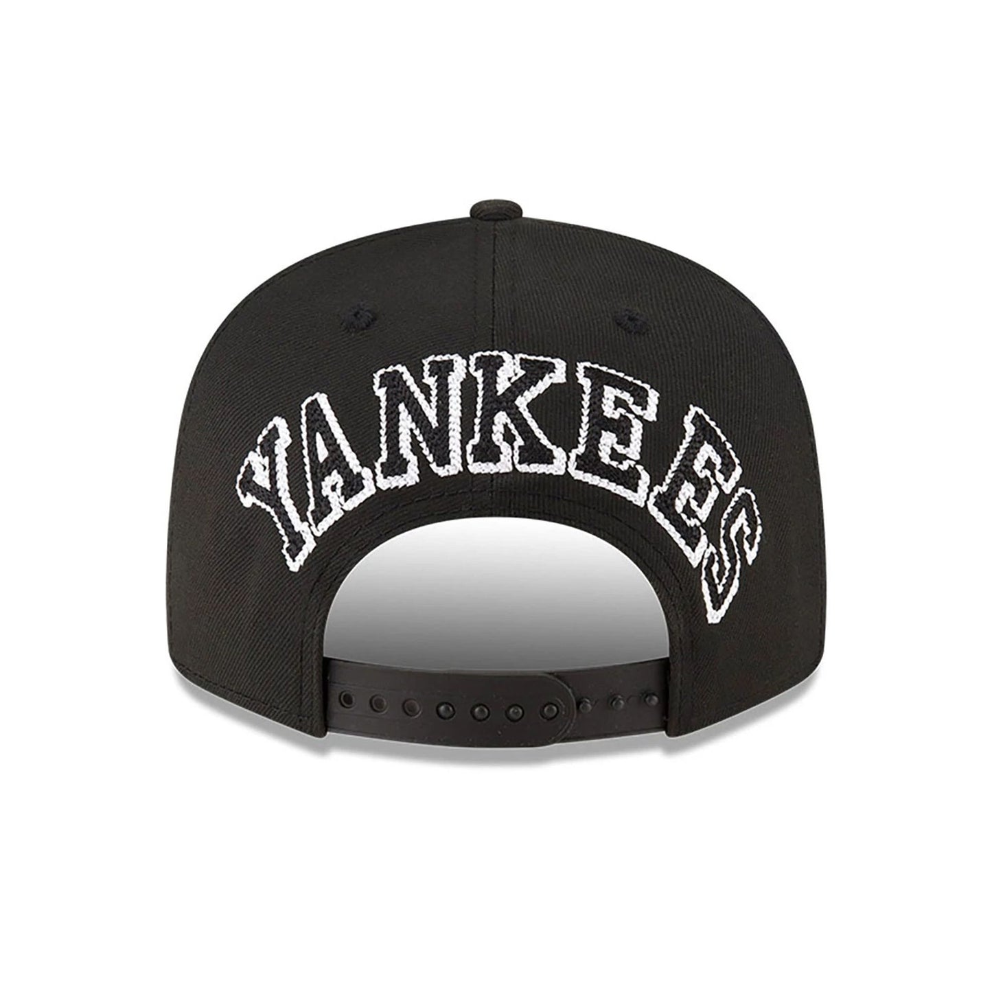 This is a New York Yankees Chain Stitch Black 9FIFTY Snapback Cap 2