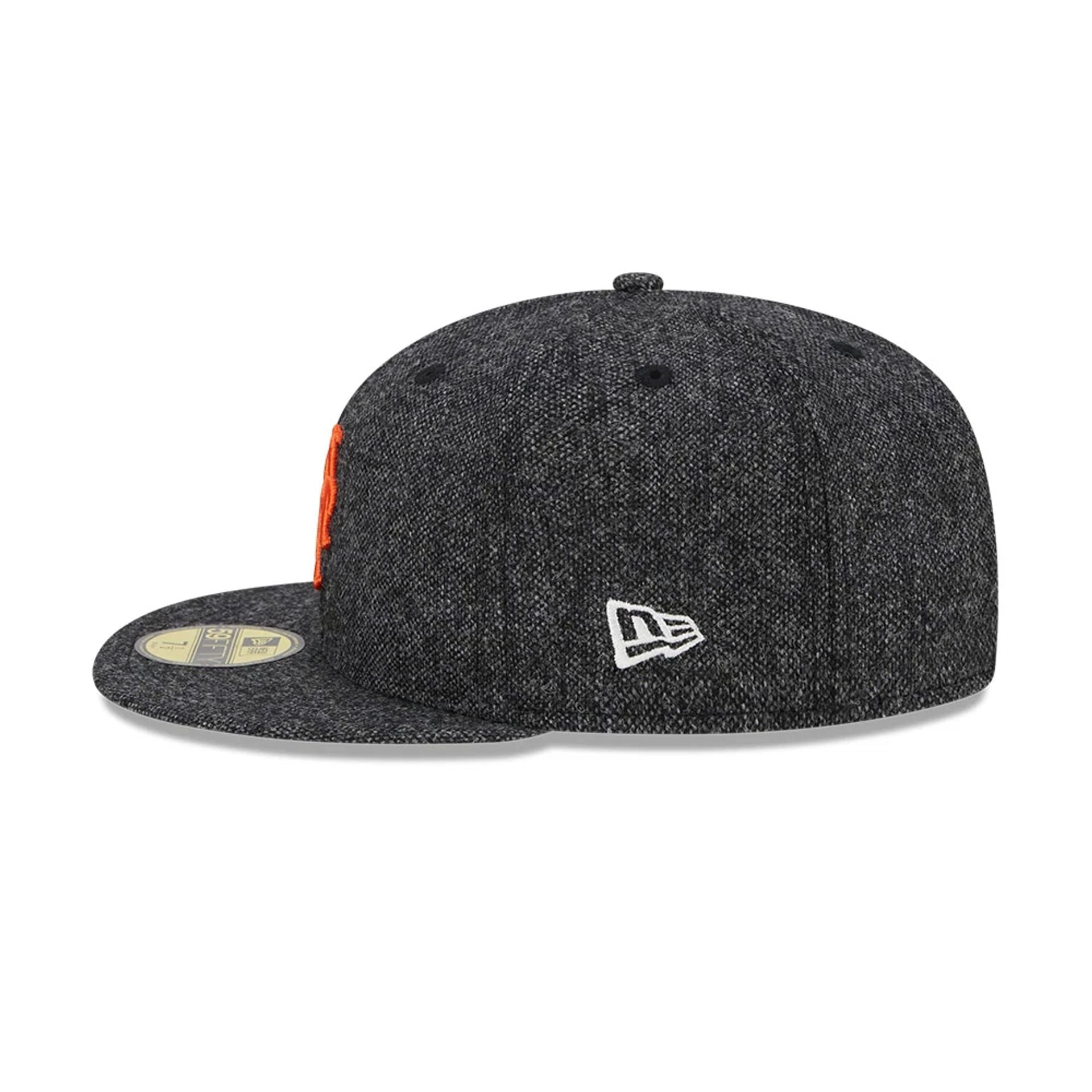 This is a New York Mets Moon Black 59FIFTY Fitted Cap 5