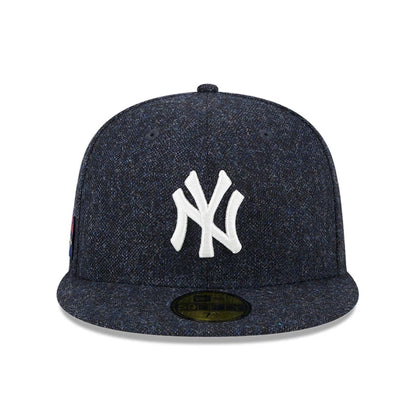 This is a New York Yankees Moon Navy 59FIFTY Fitted Cap 3