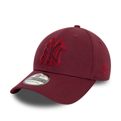 This is a New York Yankees Team Logo Boucle Dark Red 39THIRTY Stretch Fit Cap 1