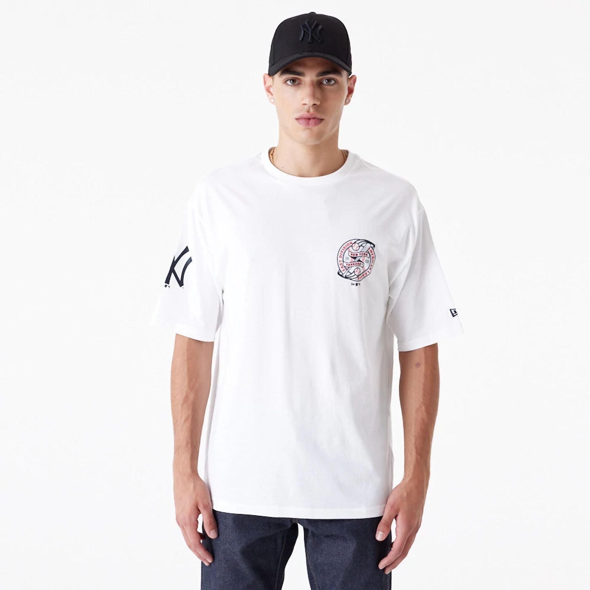 The Male model is wearing New York Yankees Baseball Oversized Graphic White T-Shirt 1