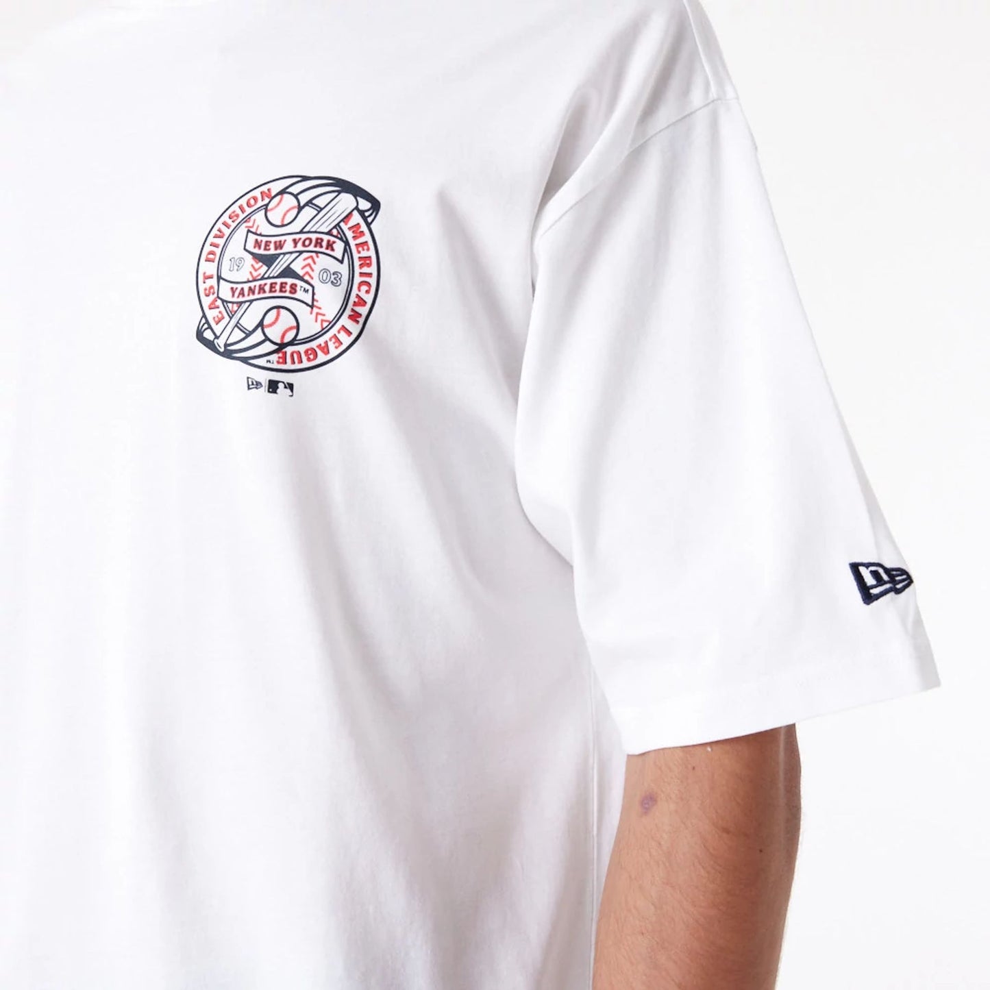 The Male model is wearing New York Yankees Baseball Oversized Graphic White T-Shirt 7