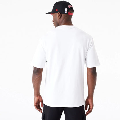 The Male model is wearing Chicago Bulls NBA Large Wordmark White Oversized T-Shirt 3