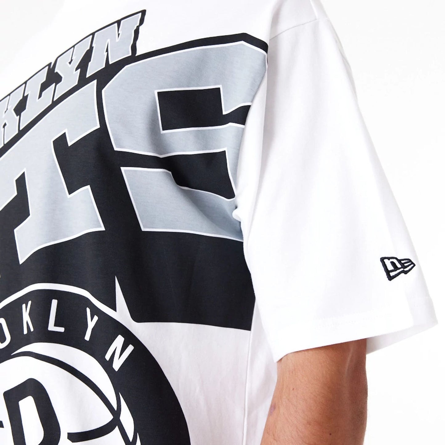 The Male model is wearing Brooklyn Nets NBA Large Wordmark White Oversized T-Shirt 3