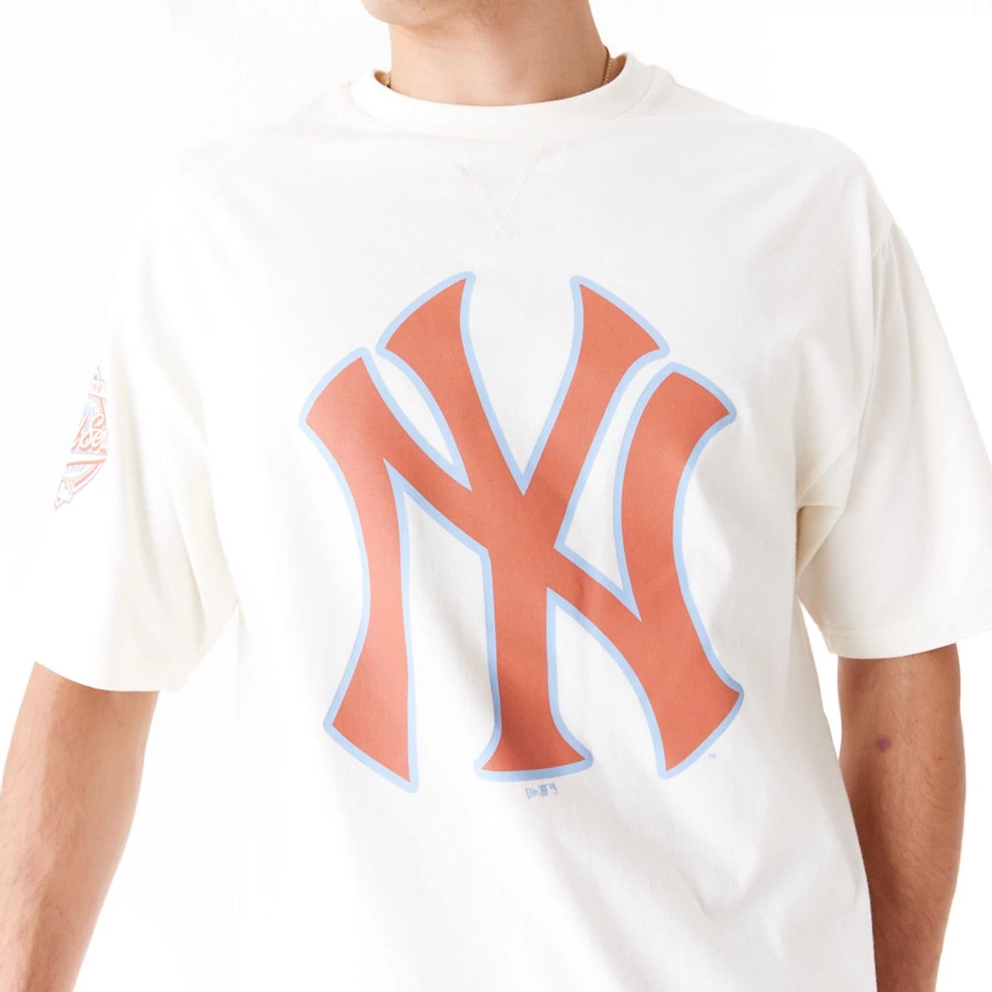 The Male model is wearing New York Yankees World Series White Oversized T-Shirt 9