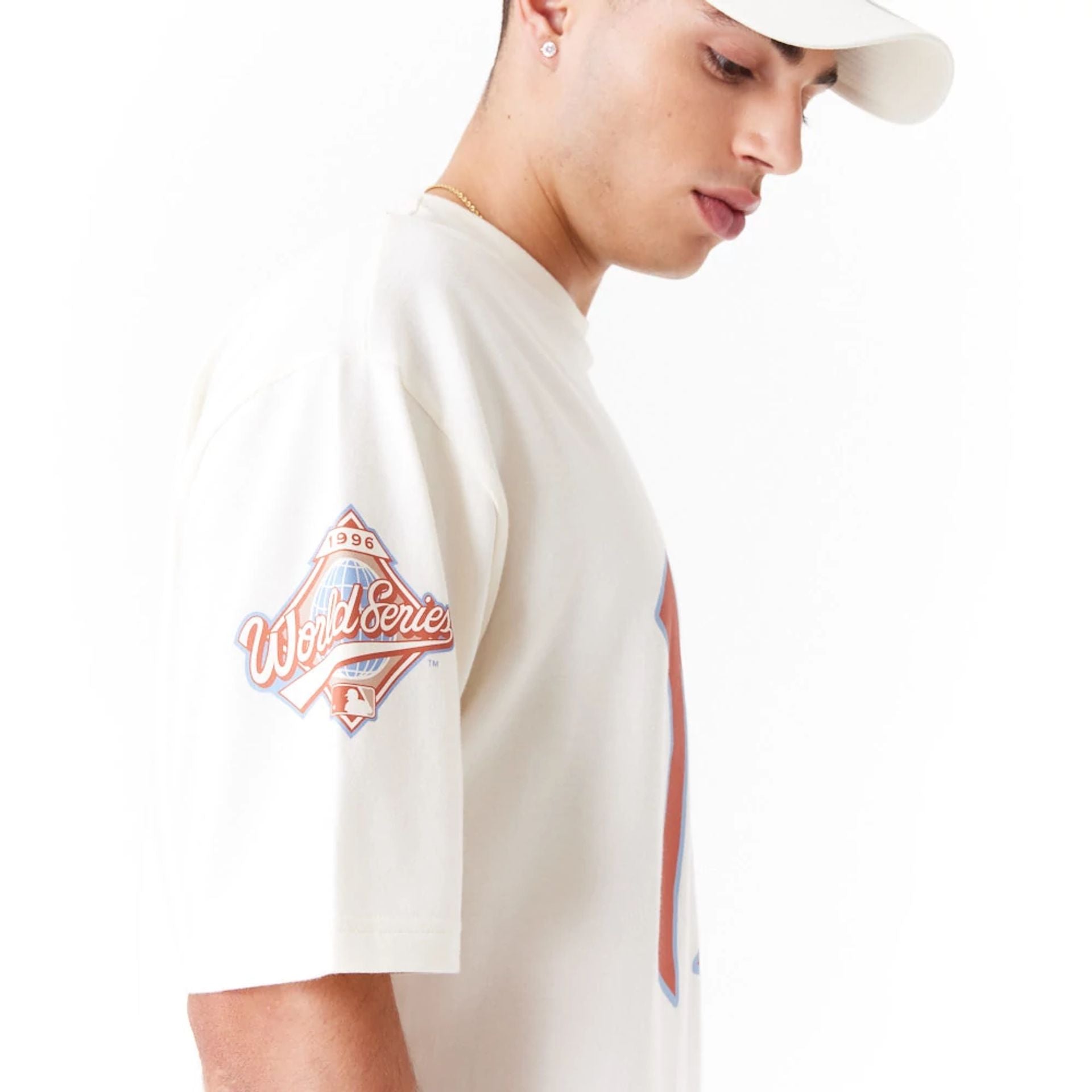 The Male model is wearing New York Yankees World Series White Oversized T-Shirt 4