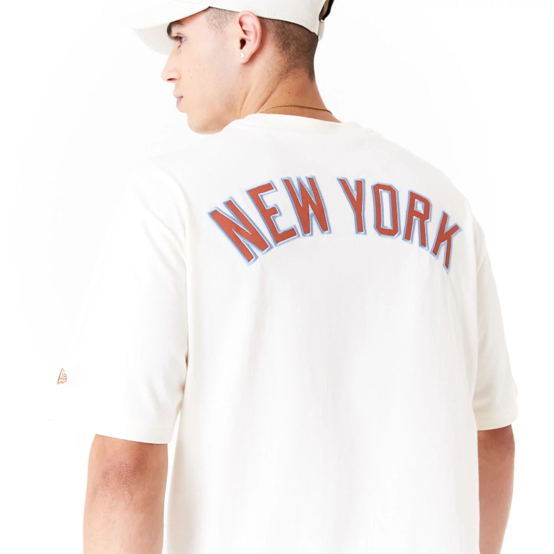 The Male model is wearing New York Yankees World Series White Oversized T-Shirt 5