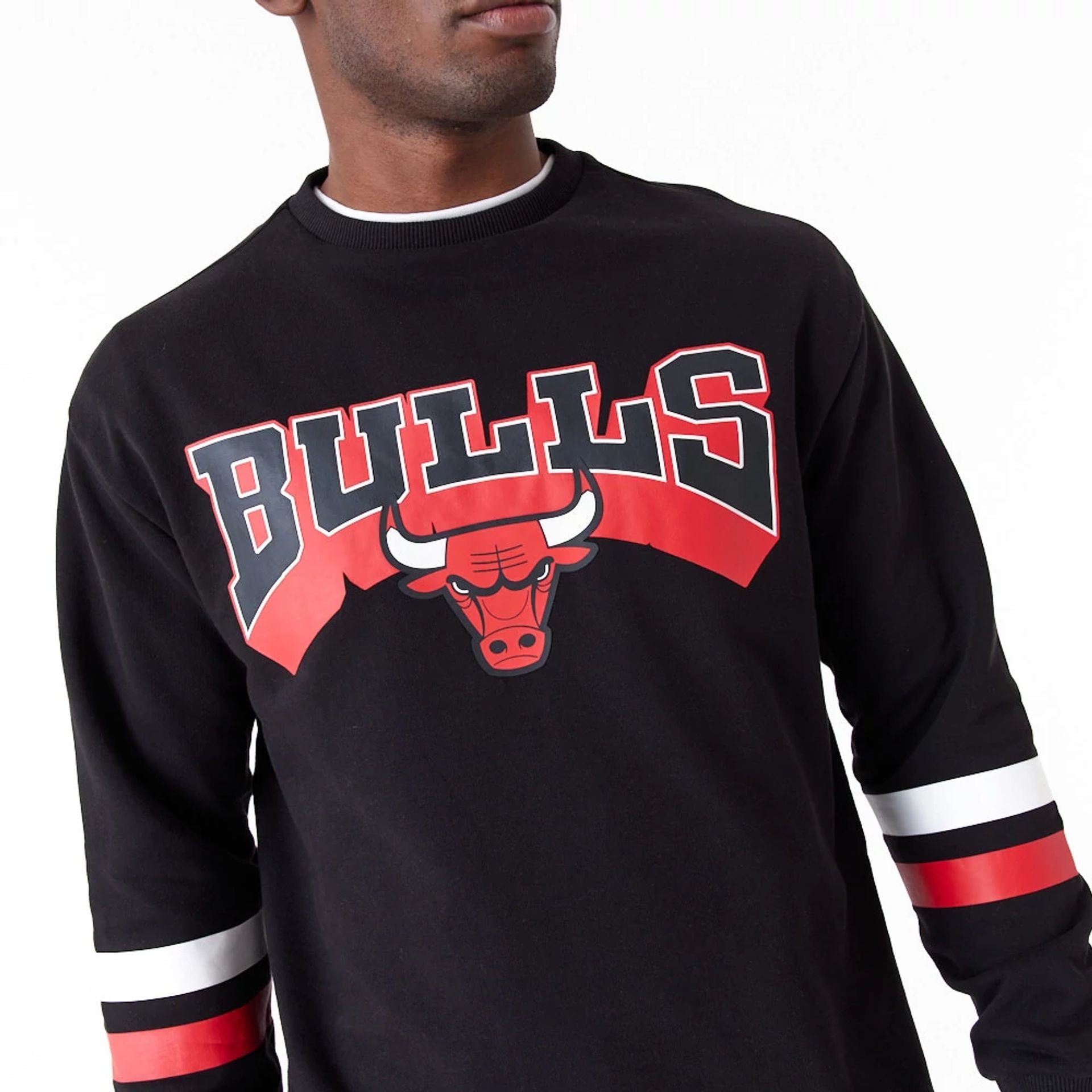 The Male model is wearing Chicago Bulls NBA Arch Black Oversized Crew 2