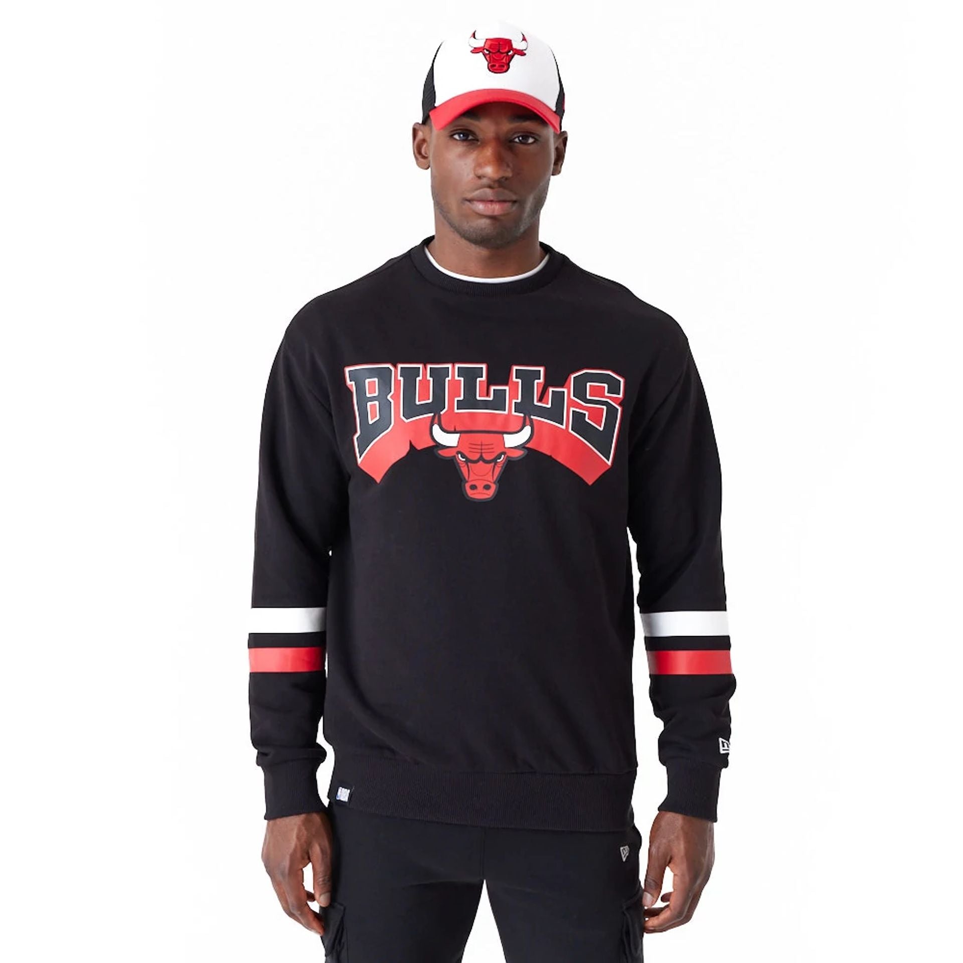 The Male model is wearing Chicago Bulls NBA Arch Black Oversized Crew 1