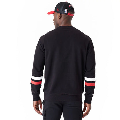 The Male model is wearing Chicago Bulls NBA Arch Black Oversized Crew 6