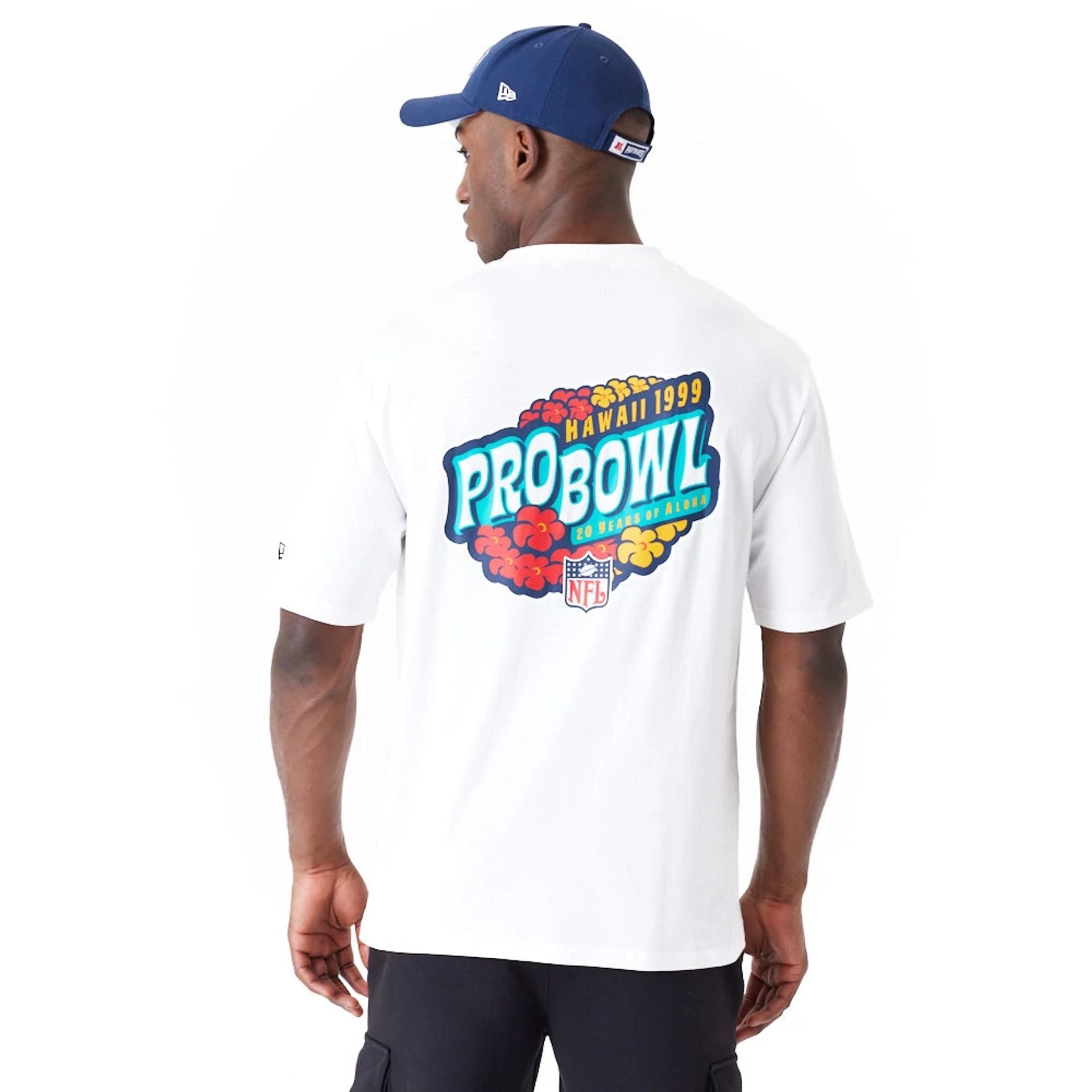 The Male model is wearing NFL Pro Bowl Hawaii NFC Floral Graphic White Oversized T-Shirt 3