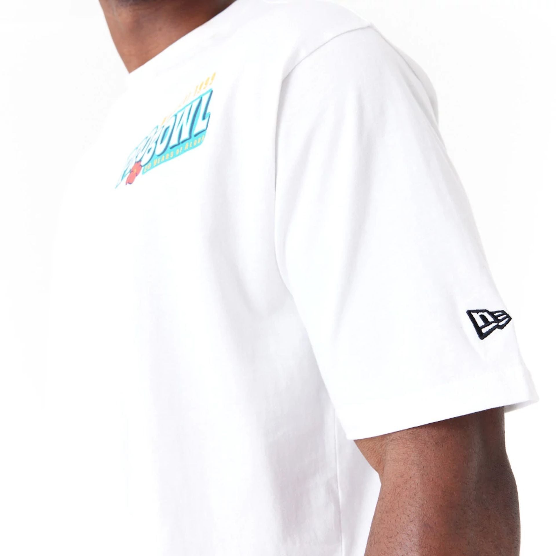 The Male model is wearing NFL Pro Bowl Hawaii NFC Floral Graphic White Oversized T-Shirt 4