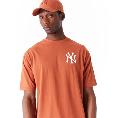 The Male model is wearing New York Yankees MLB World Series Brown Oversized T-Shirt 6