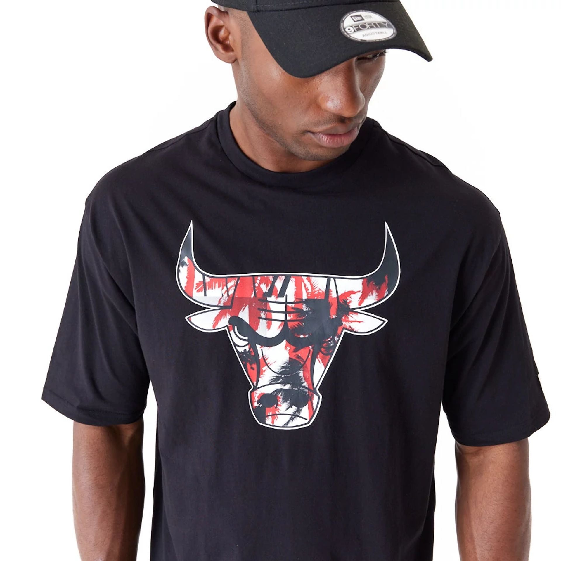 The Male model is wearing Chicago Bulls NBA Large Infill Black Oversized T-Shirt 4