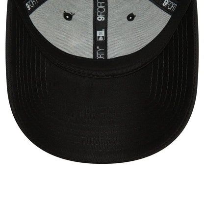 This is a New York Yankees League Essential Black 9FORTY Adjustable Cap 5