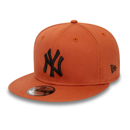 This is a New York Yankees League Essential Brown 9FIFTY Snapback Cap 1