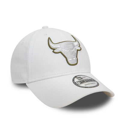 This is a Chicago Bulls Team Outline White 9FORTY Adjustable Cap 3