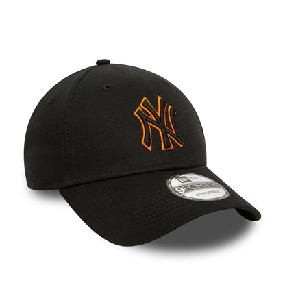 This is a New York Yankees Team Outline Black 9FORTY Adjustable Cap 4