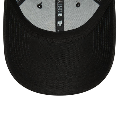 This is a New York Yankees Team Outline Black 9FORTY Adjustable Cap 2