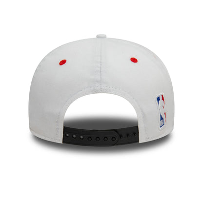 This is a Chicago Bulls Washed NBA White Golfer Snapback Cap 4