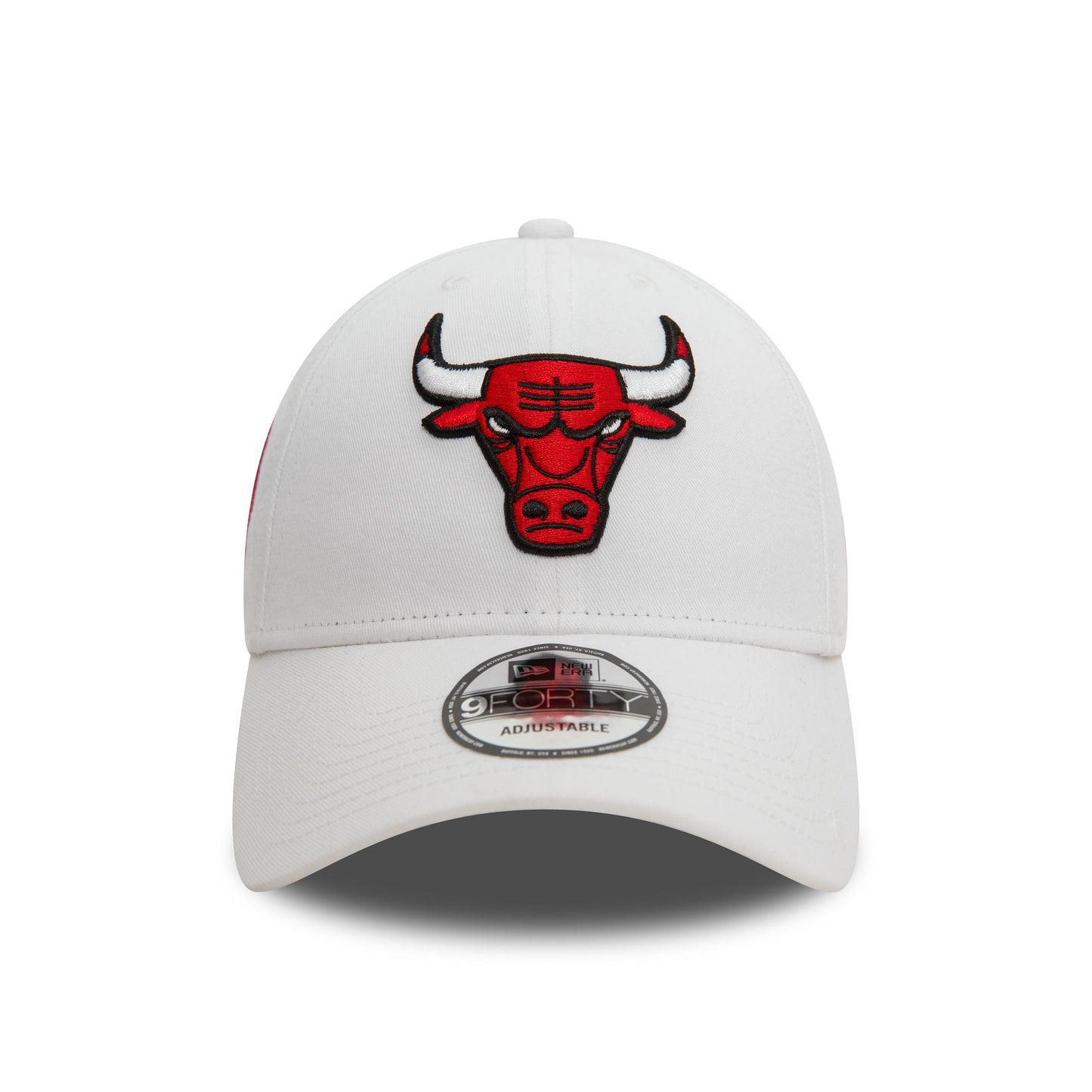 This is a Chicago Bulls NBA White 9FORTY Adjustable Cap 2