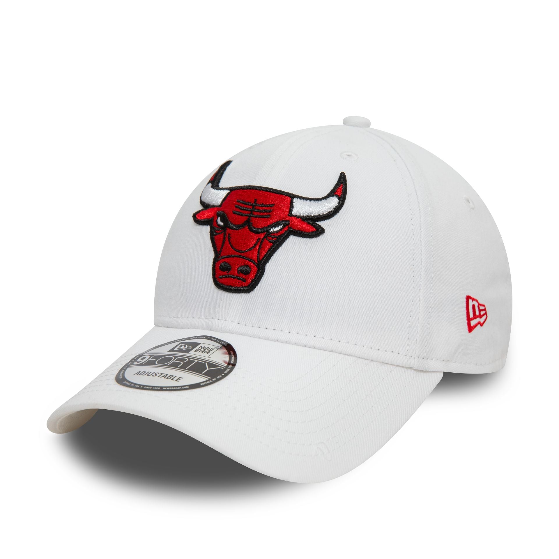 This is a Chicago Bulls NBA White 9FORTY Adjustable Cap 1