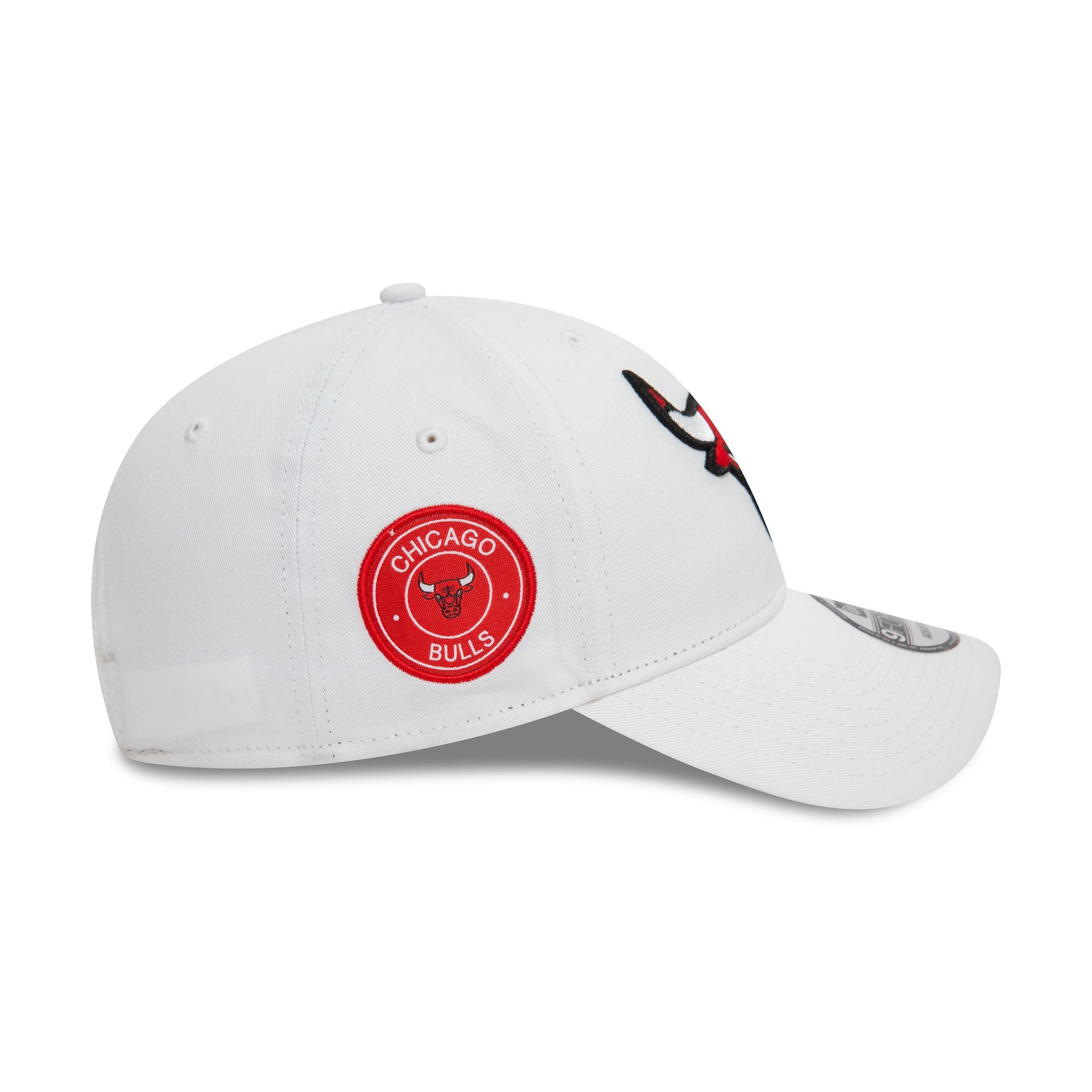 This is a Chicago Bulls NBA White 9FORTY Adjustable Cap 6